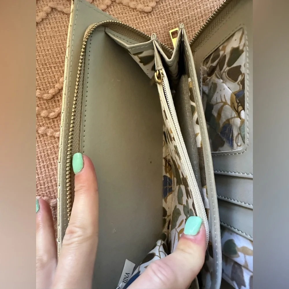 Women’s wristlet with gold accents and‎ wrist strap